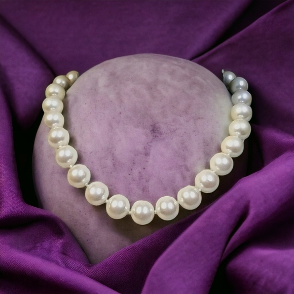 Vintage 1950s Mid Century Faux Pearl Gold Tone Necklace - Picture 3 of 14
